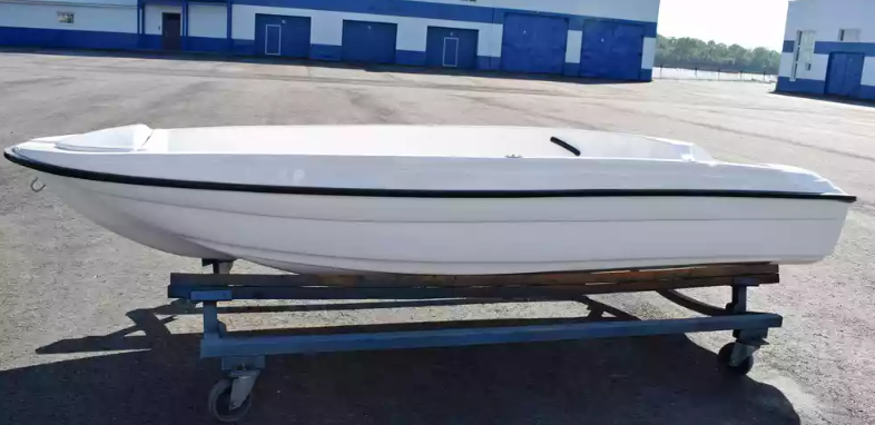 Стеклопластиковая лодка Пингвин (тримаран) в Керчи