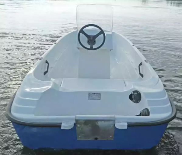 Стеклопластиковая лодка Пингвин с консолью (тримаран) в Керчи