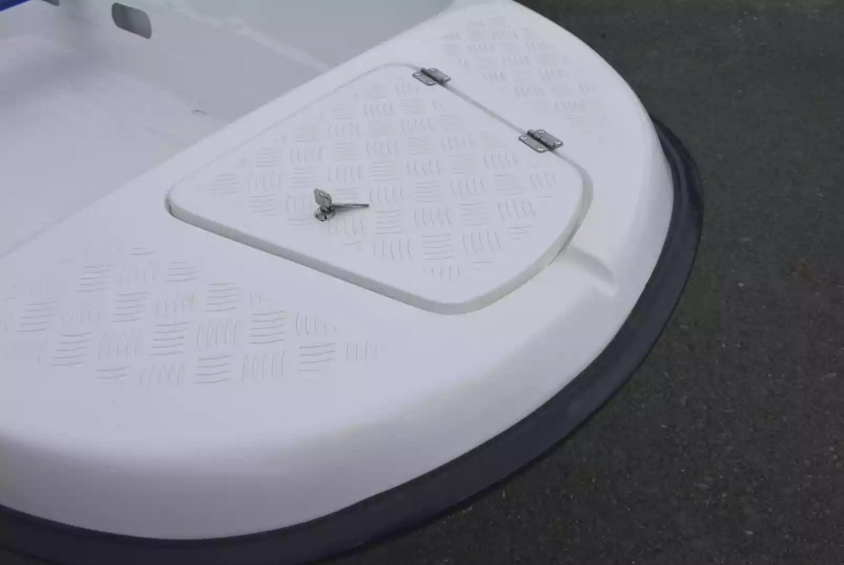 Стеклопластиковая лодка Пингвин New (тримаран) в Керчи