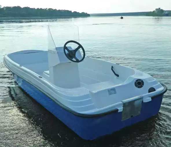 Стеклопластиковая лодка Пингвин с консолью (тримаран) в Керчи