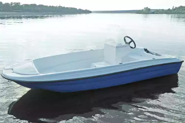 Стеклопластиковая лодка Пингвин с консолью (тримаран) в Керчи