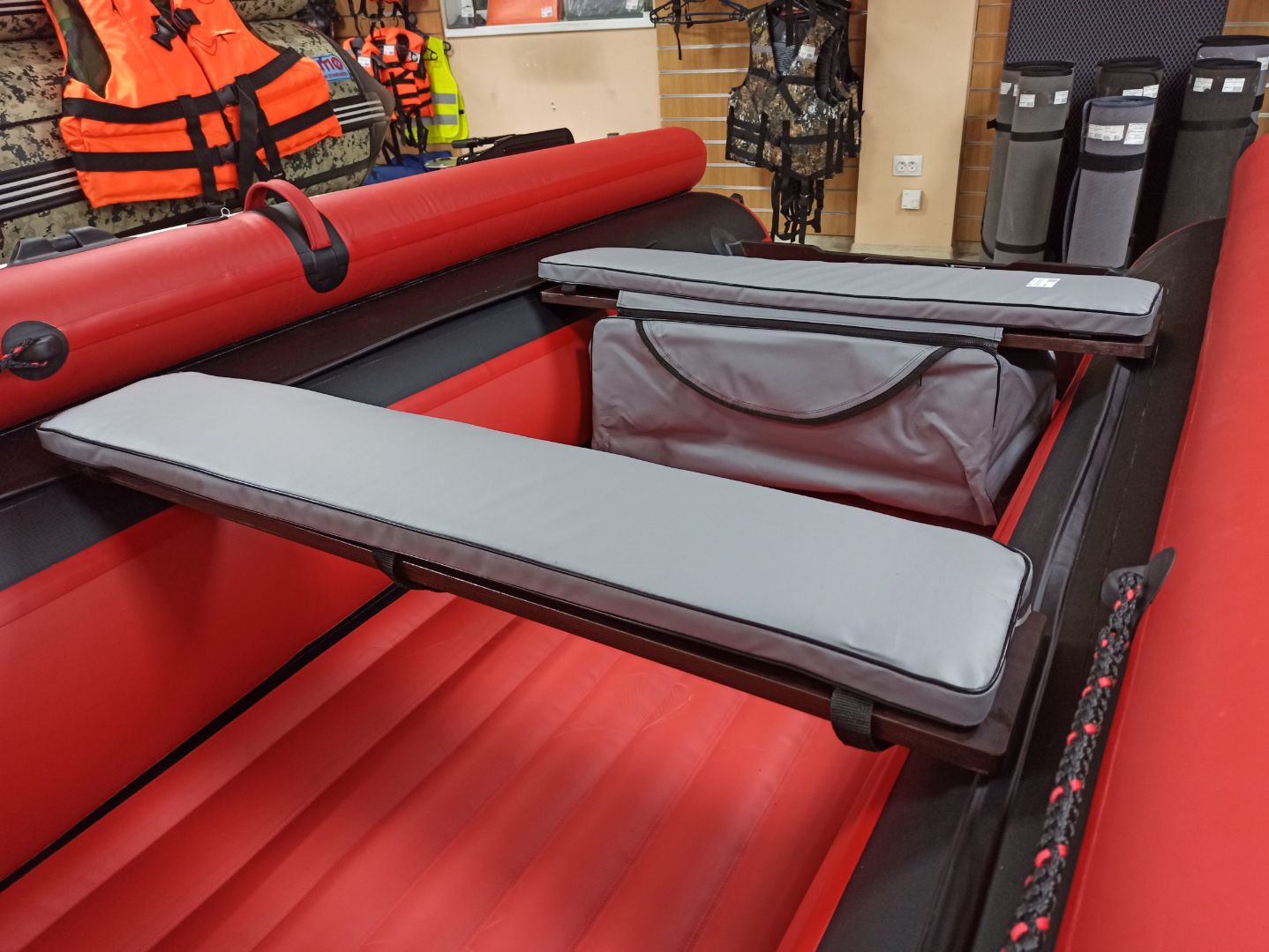 КОМПЛЕКТ МЯГКИХ НАКЛАДОК С СУМКОЙ ДЛЯ ЛОДОК 110Х20 СЕРЫЙ в Керчи