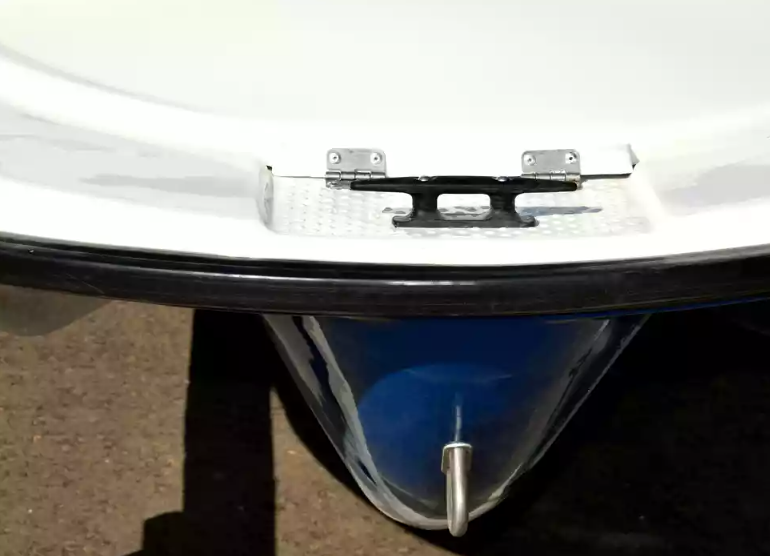 Стеклопластиковая лодка Пингвин с консолью (тримаран) в Керчи