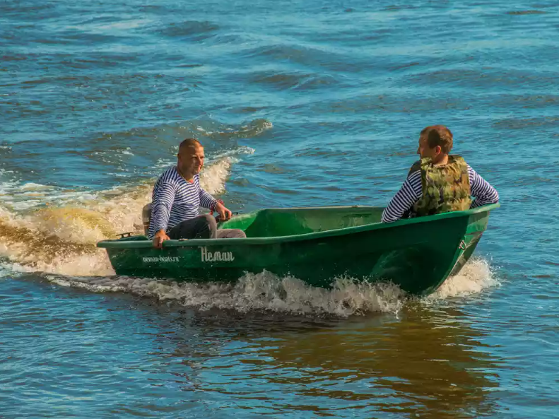 Стеклопластиковая лодка Neman-340 (тримаран) в Керчи