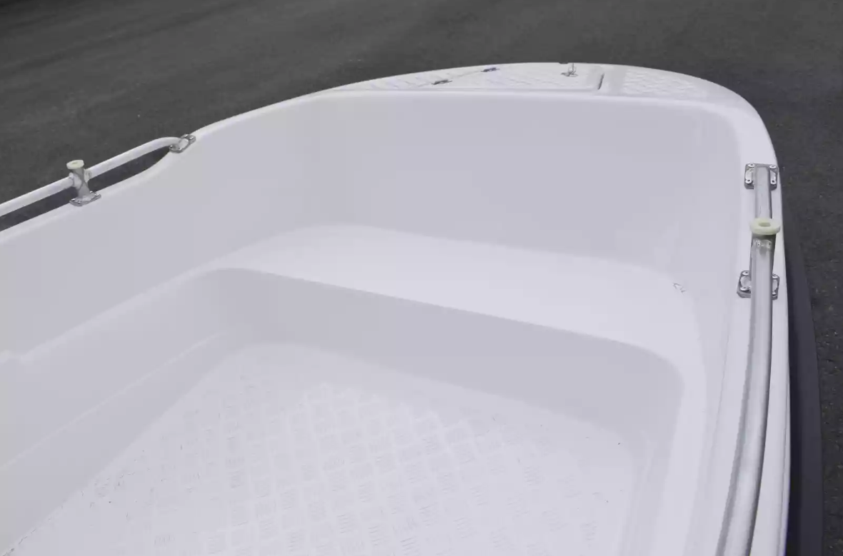 Стеклопластиковая лодка Пингвин New (тримаран) в Керчи