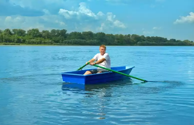 Стеклопластиковая лодка Малютка в Керчи