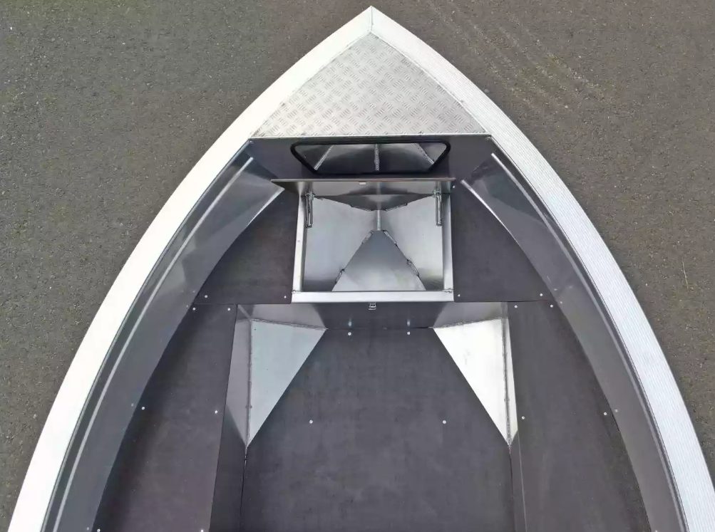 Алюминиевая лодка  Неман-420 в Керчи