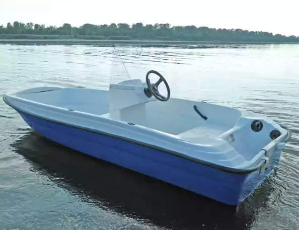 Стеклопластиковая лодка Пингвин с консолью (тримаран) в Керчи