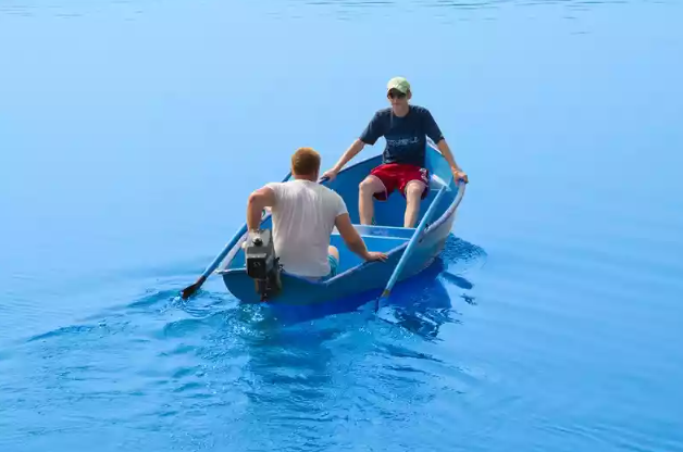 Стеклопластиковая лодка Омуль в Керчи