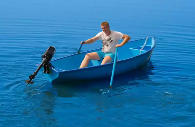 Стеклопластиковая лодка Омуль в Керчи