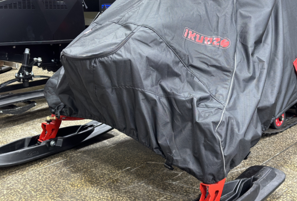 Чехол транспорт. снегохода IKUDZO HUNTER черно-красный Оксфорд ПРЕМИУМ качества с лого IKUDZO в Керчи