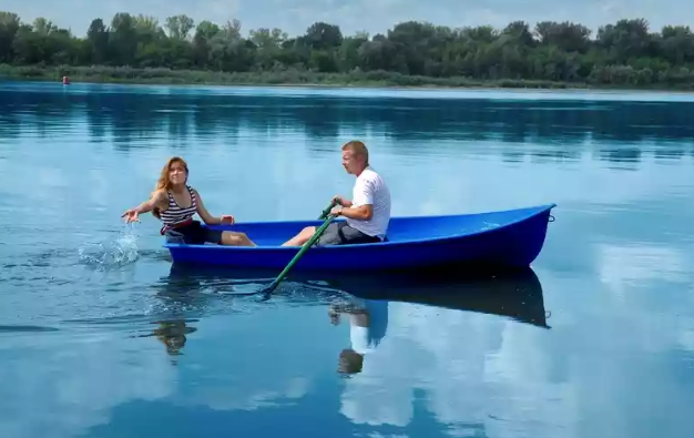 Стеклопластиковая лодка Дельфин в Керчи