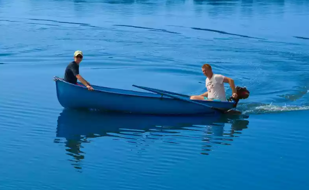 Стеклопластиковая лодка Омуль в Керчи