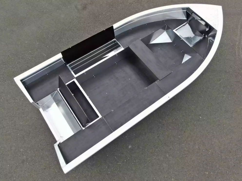 Алюминиевая лодка  Неман-420 в Керчи