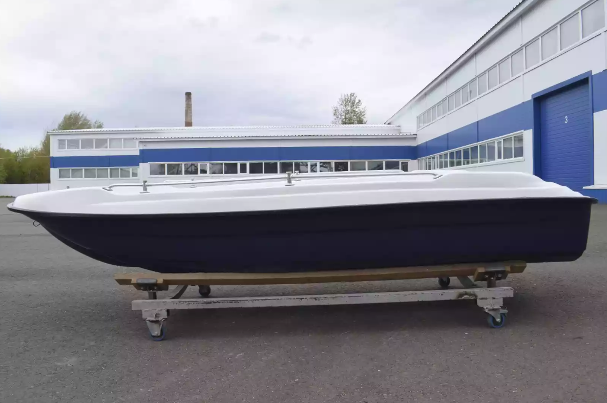 Стеклопластиковая лодка Пингвин New (тримаран) в Керчи