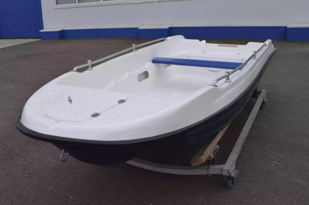 Стеклопластиковая лодка Пингвин New (тримаран) в Керчи