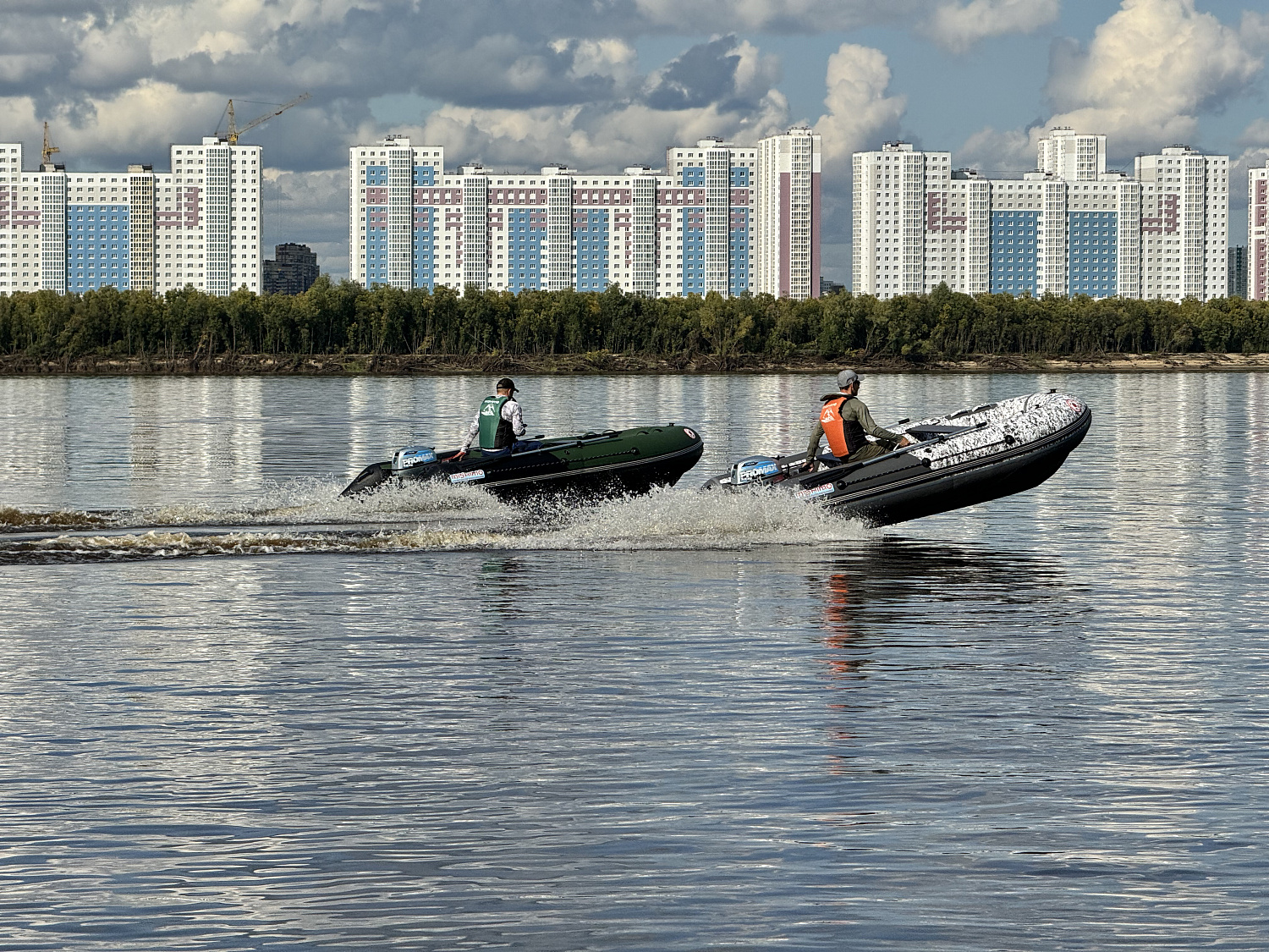 Лодка MISHIMO BIG FLOOR 440 в Керчи